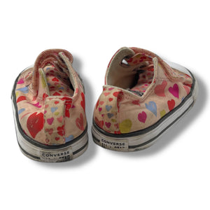 Low top Converse Shoes size US 9 (small kids)