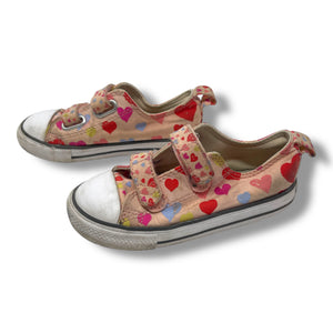 Low top Converse Shoes size US 9 (small kids)