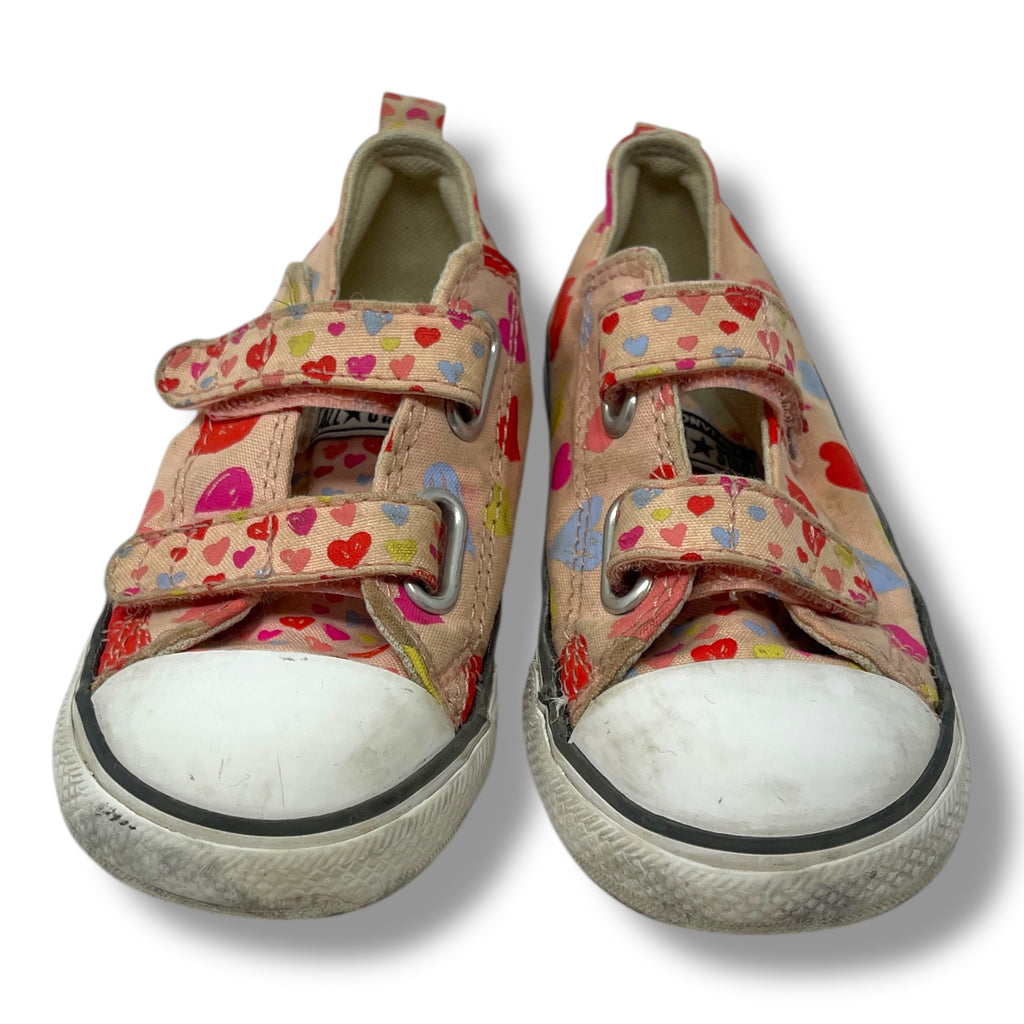 Low top Converse Shoes size US 9 (small kids)