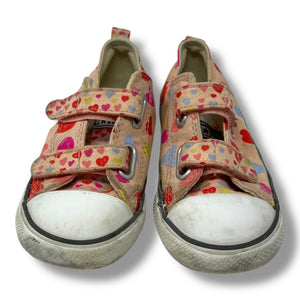 Low top Converse Shoes size US 9 (small kids)